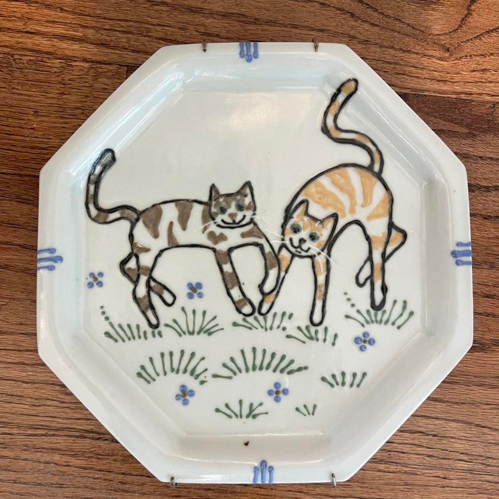 Hand Painted 2 Cats Playing pottery Plate Signed